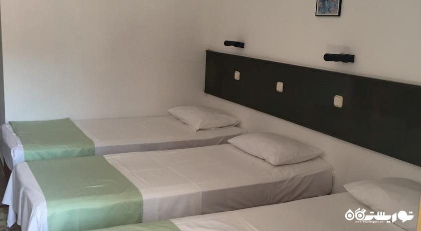 نمای تخت های اتاق تریپل